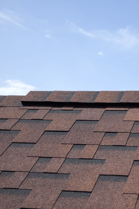L’importance d’une bonne ventilation de l’entretoit : comment cela affecte votre toit et vos bardeaux